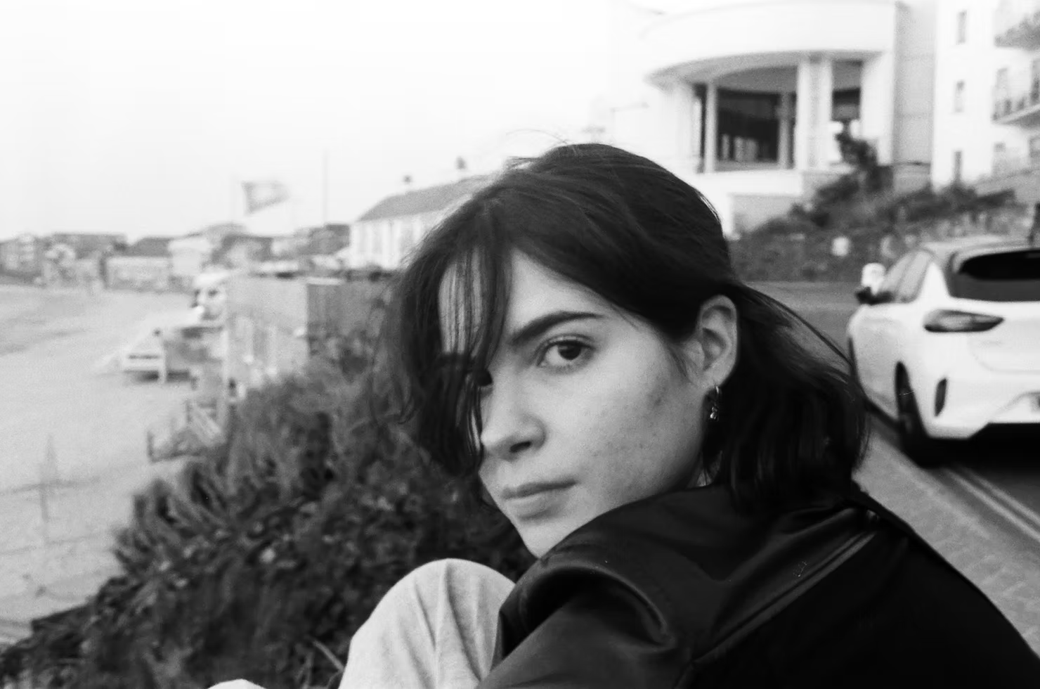 Mirta Cerioli, founder on Lebubè, in a black and white portrait showing some acne scars from her hormonal acne.