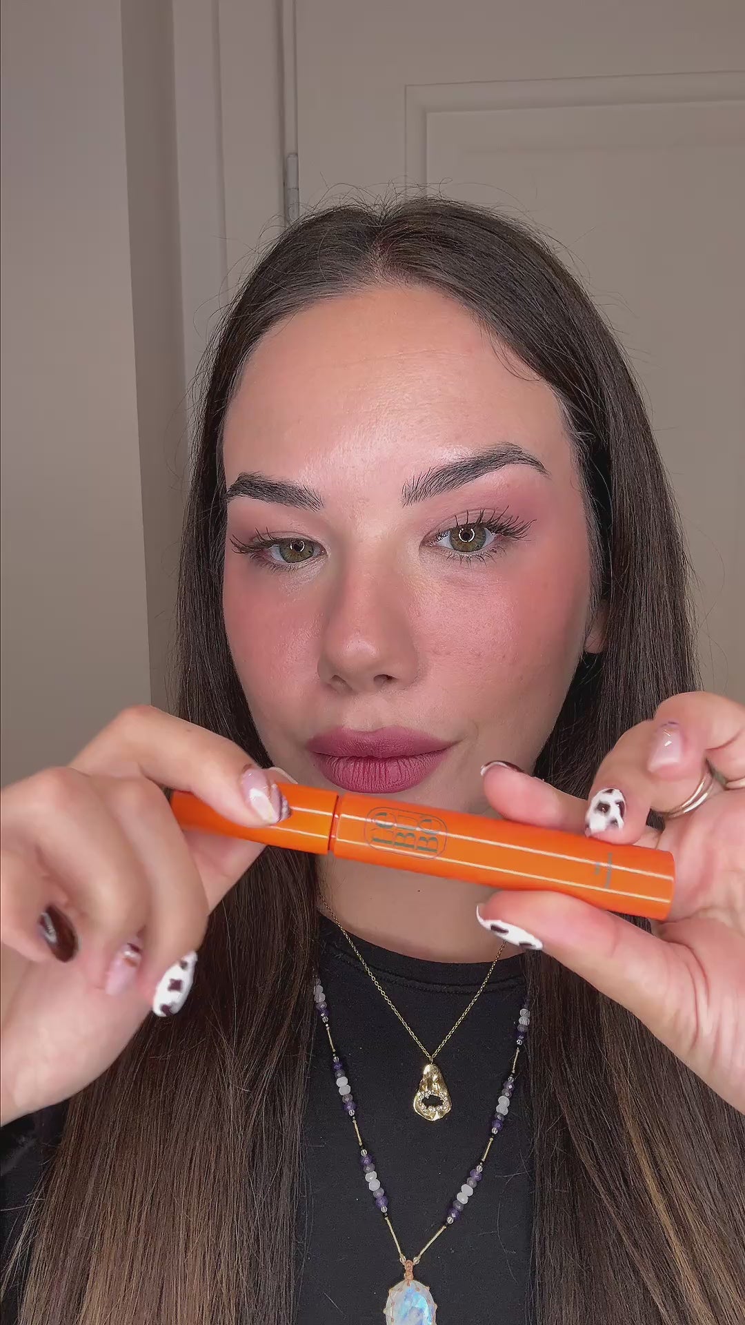 Carica video: Tea Mascara