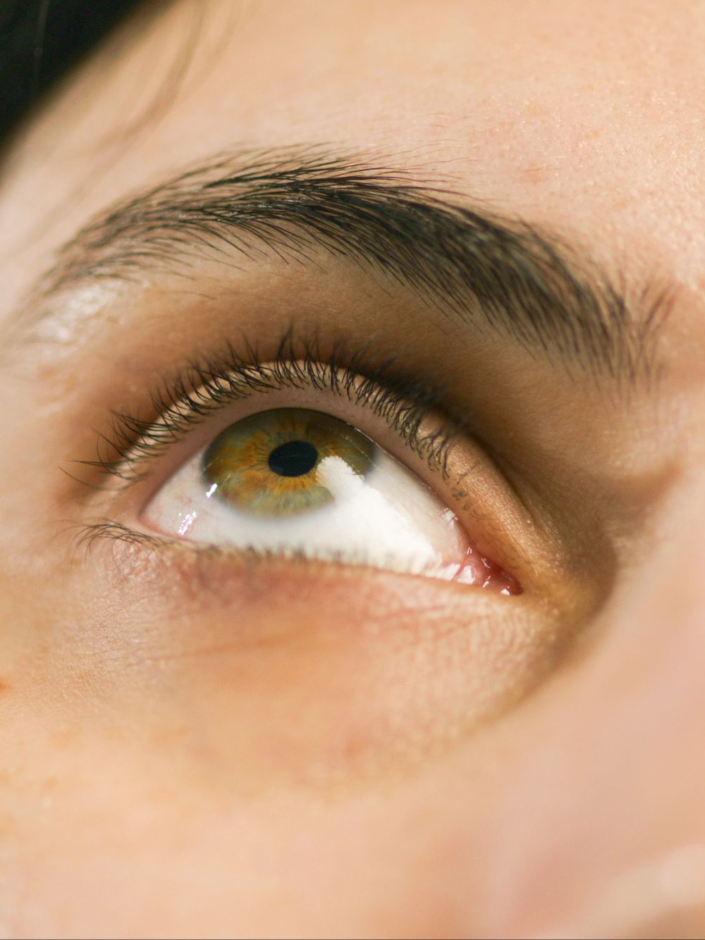 Close-up of an eye with thin, sparse lashes before 2 weeks of using the lash growth and volume mask for lash repair