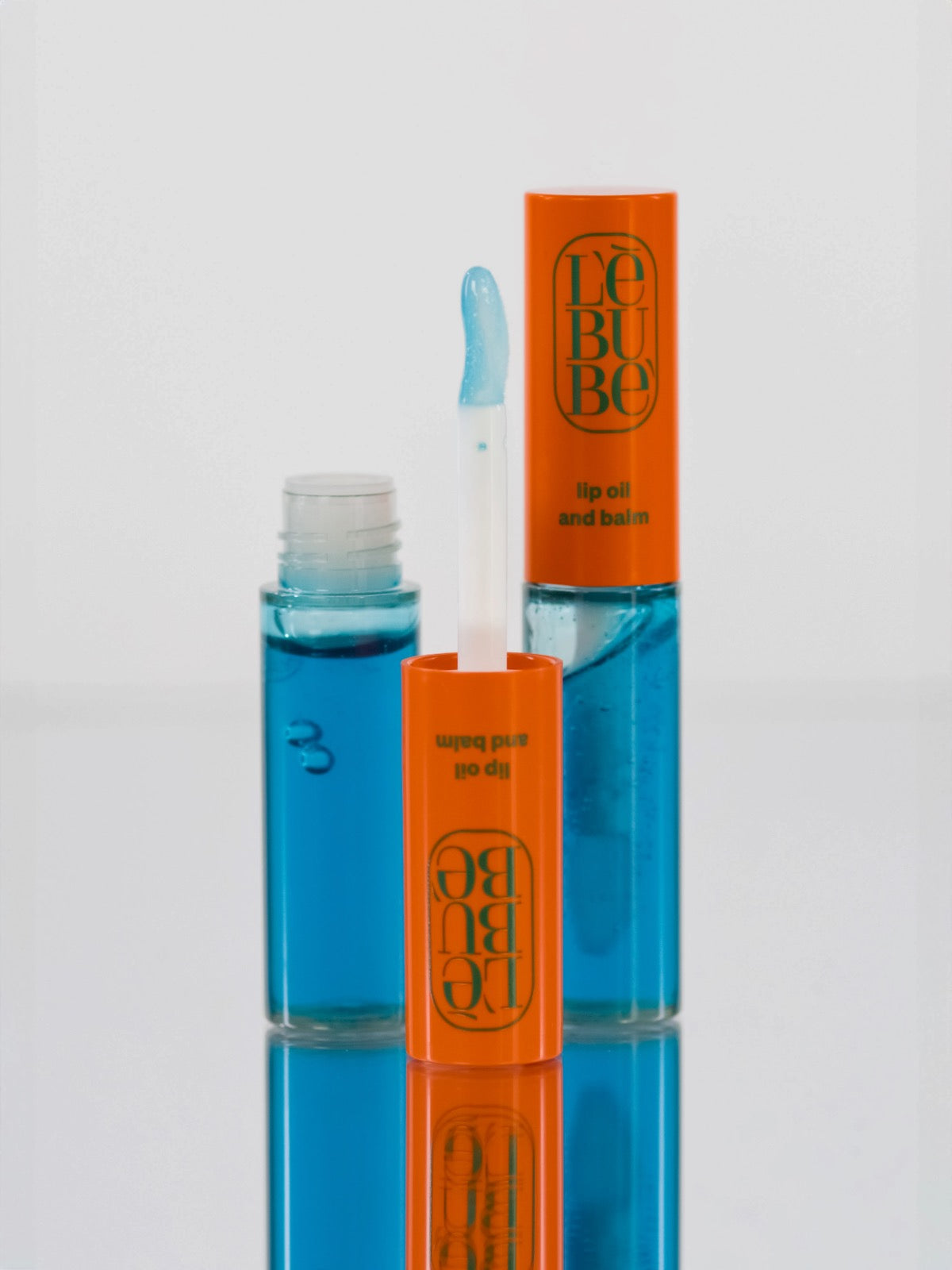 Lebubè Lip Oil and Balm: zoomed-in front view of Azure shade. Vegan, hydrating and repairing lip treatment for dry lips.
