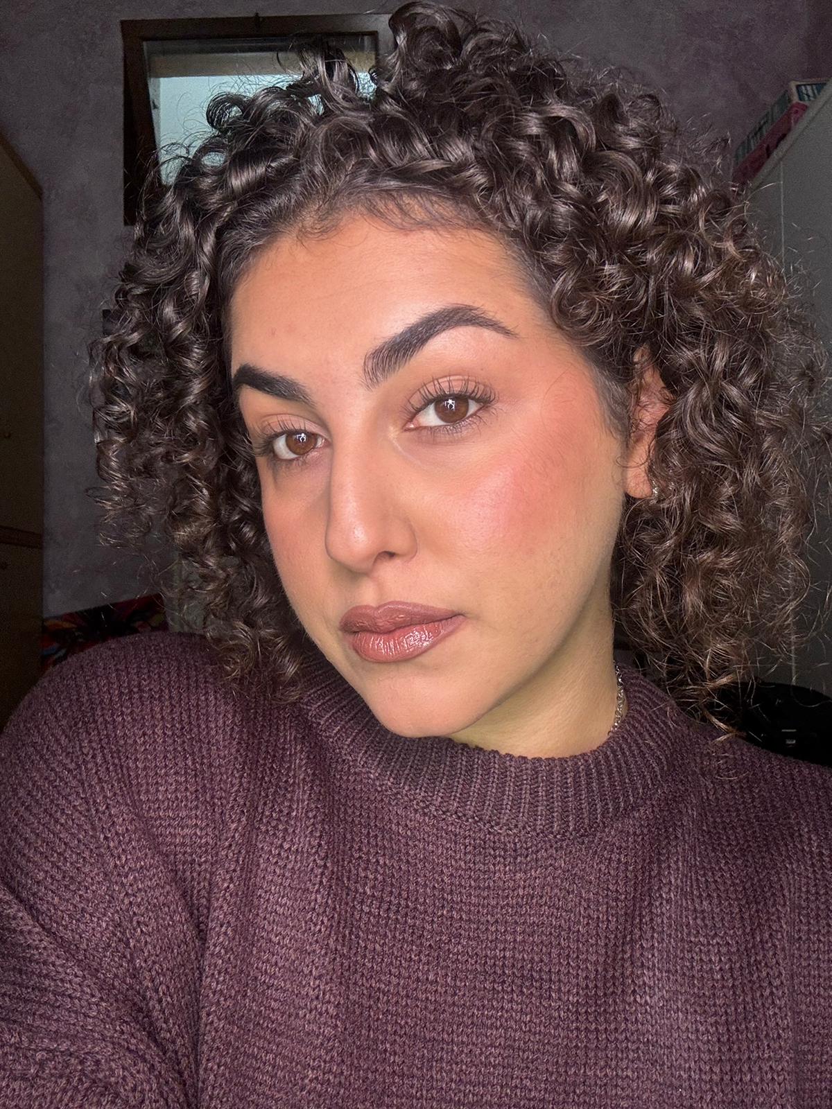 Selfie of a woman with Tea Mascara Brown with no Carbon Black, showing the look of lashes with the vegan and natural mascara applied