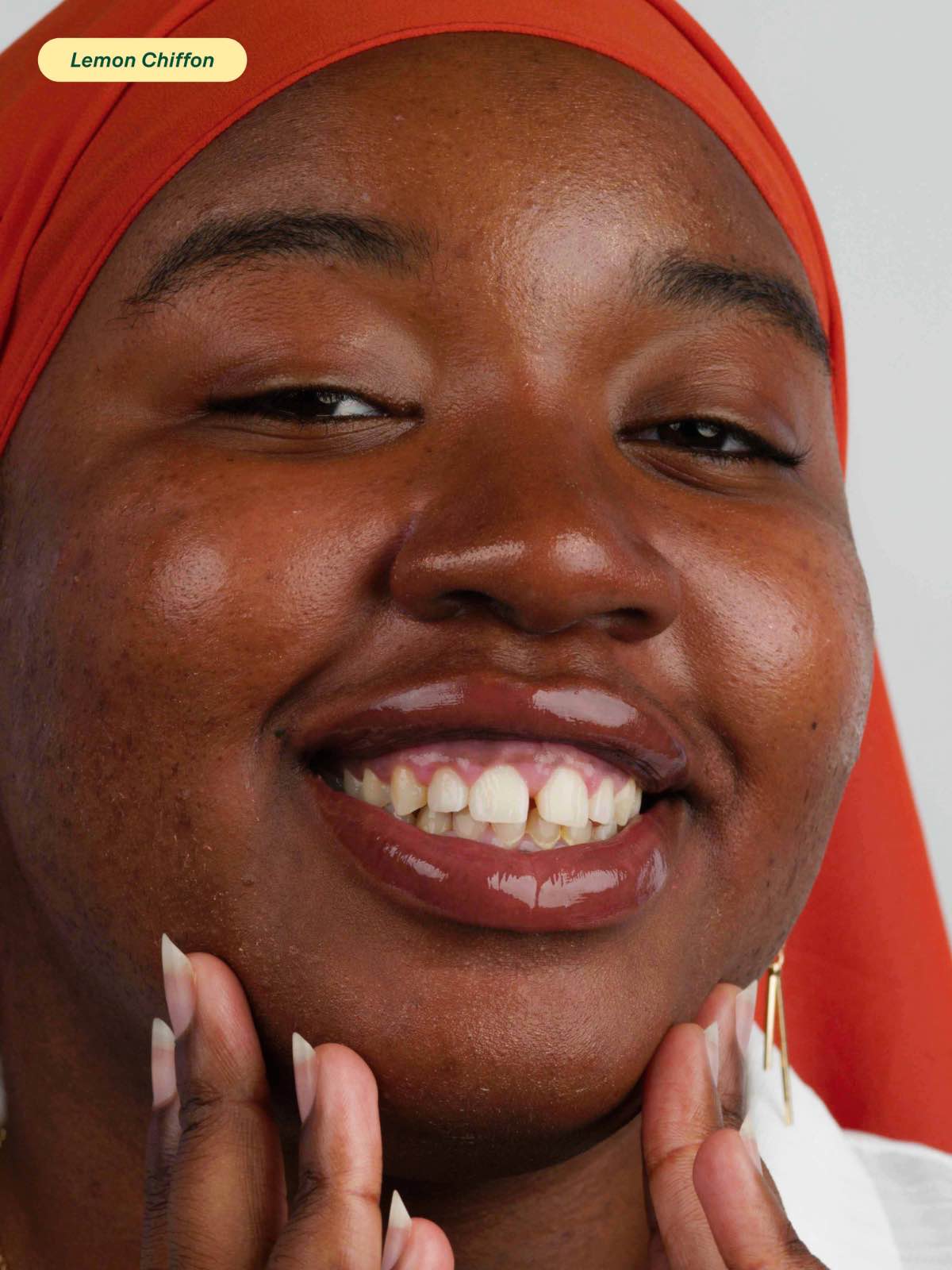 Woman wearing Lebubè Lip Oil and Balm in Lemon Chiffon, a natural 2 in 1 nourishing lip oil and hydrating balm for lips