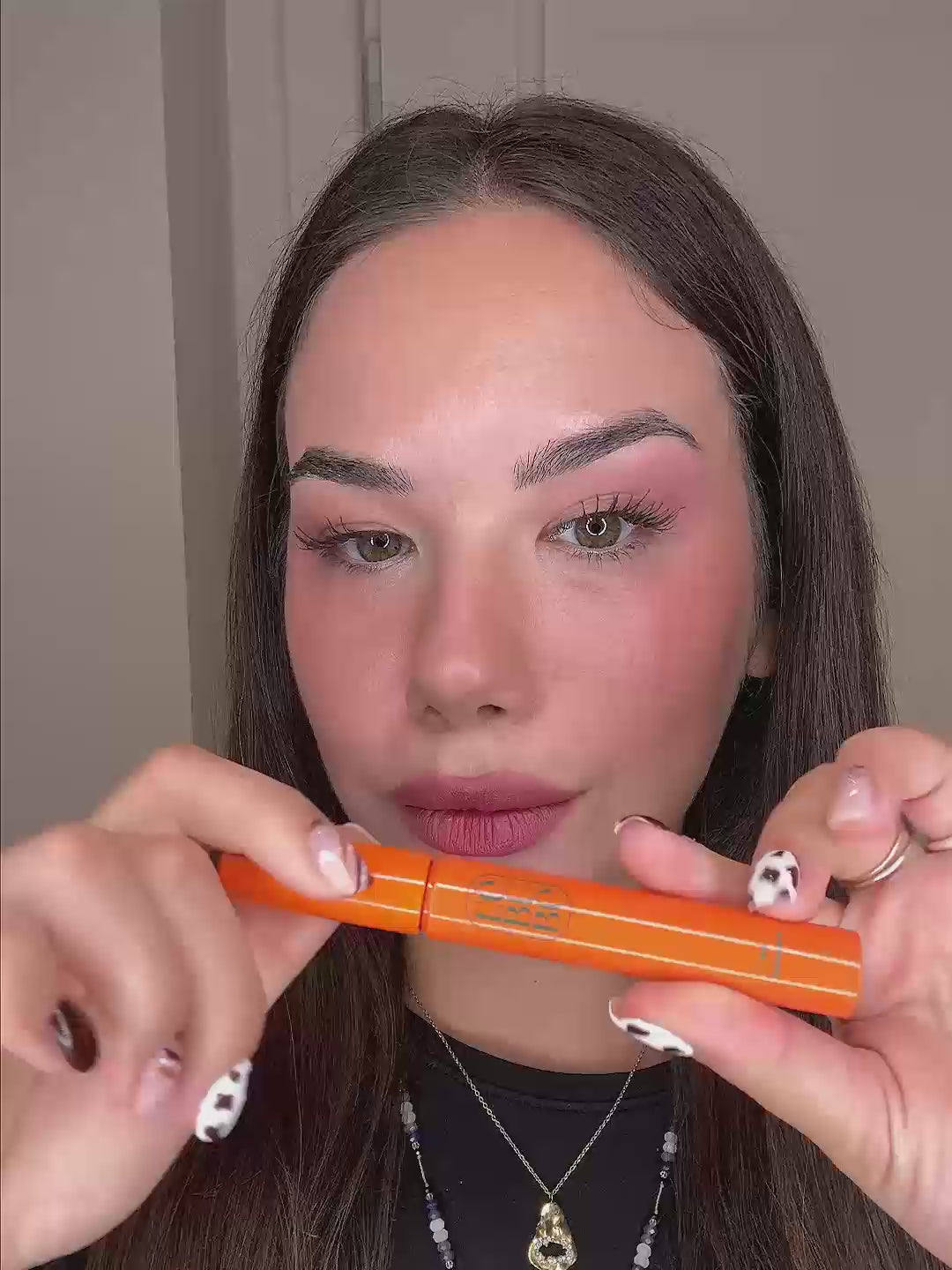 Carica video: Tea Mascara