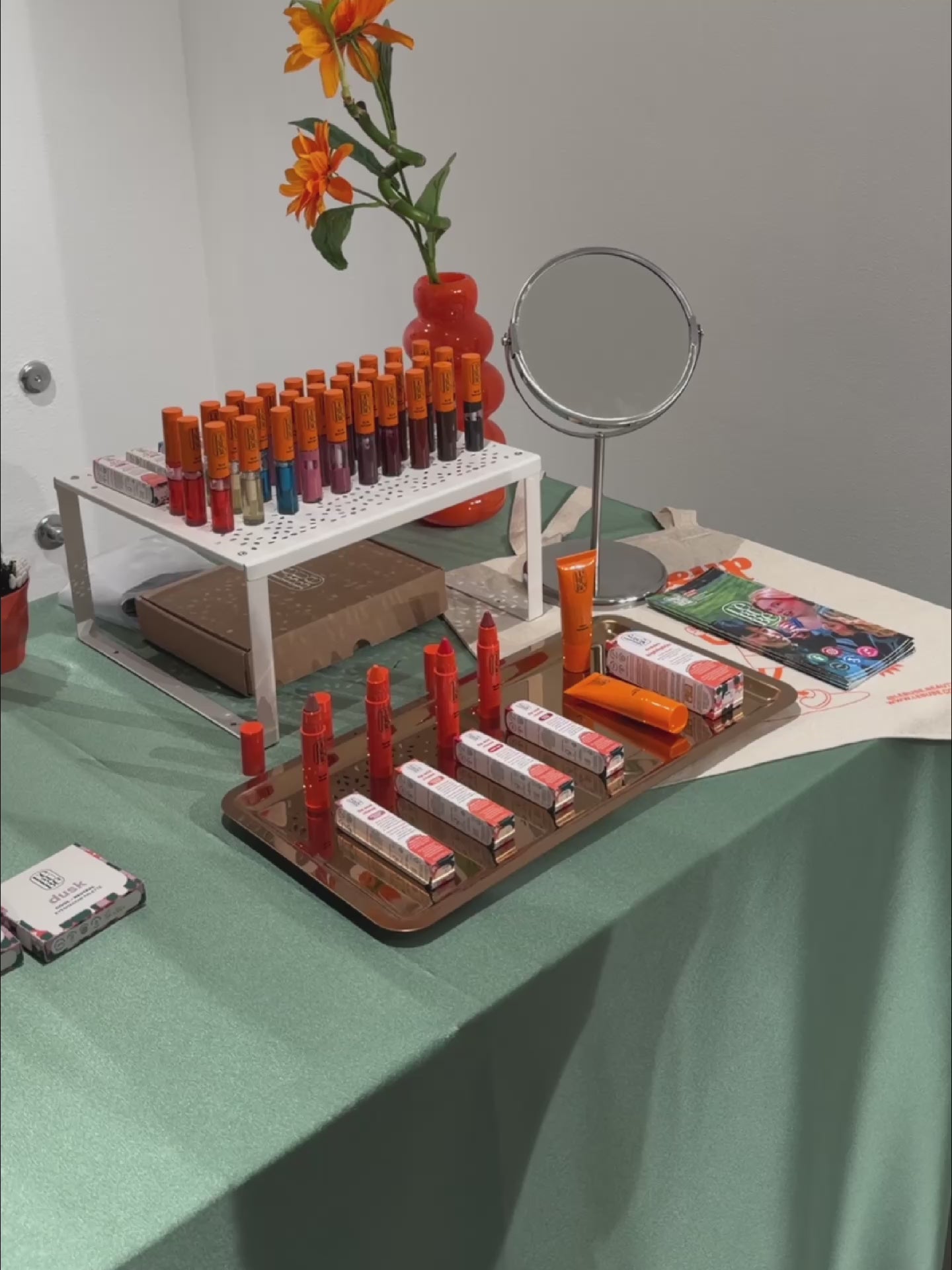 Carica video: Lebubè Tea &amp; Makeup Session – TORINO