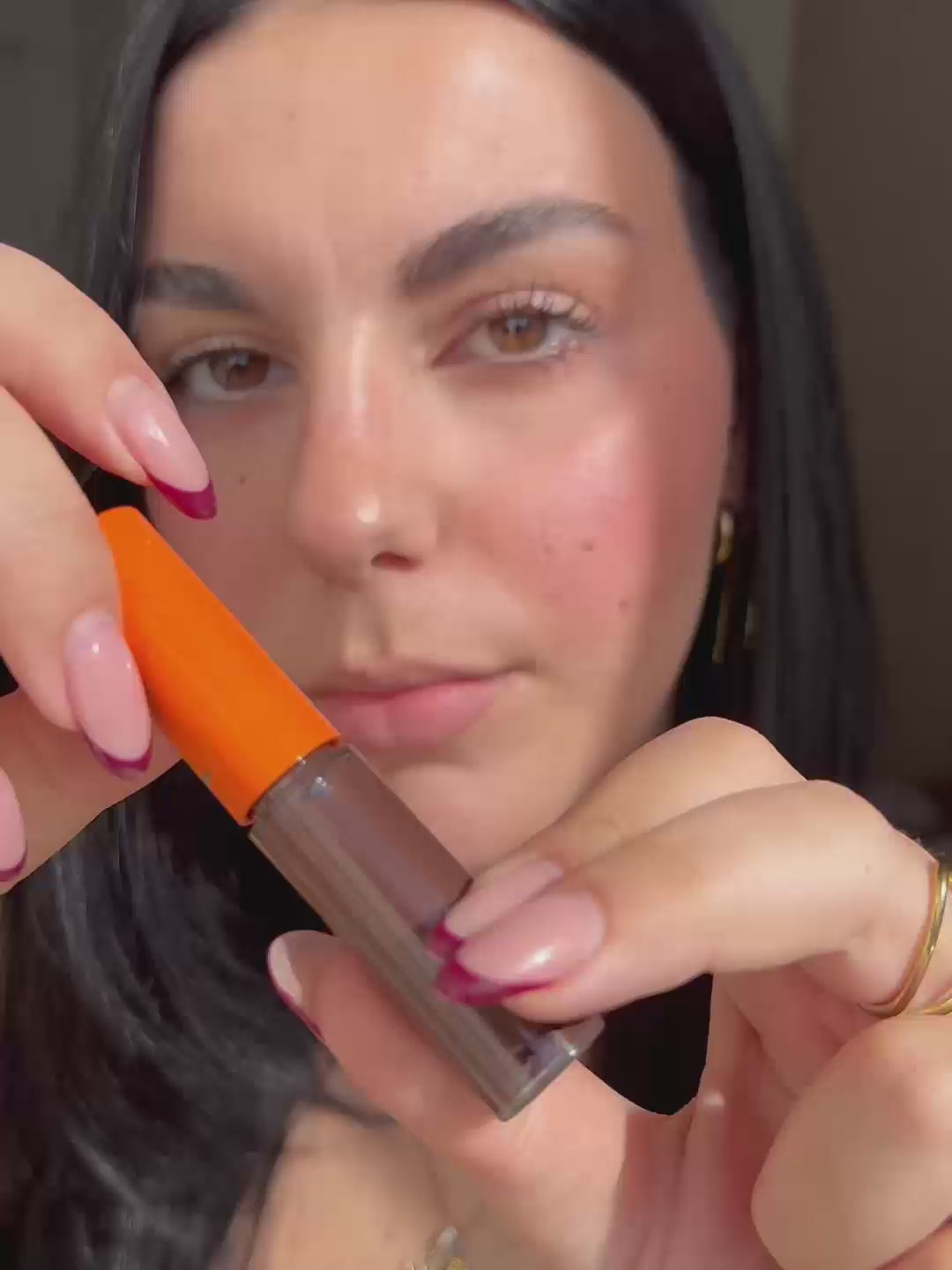 Carica video: Tinted Lip Oil and Balm