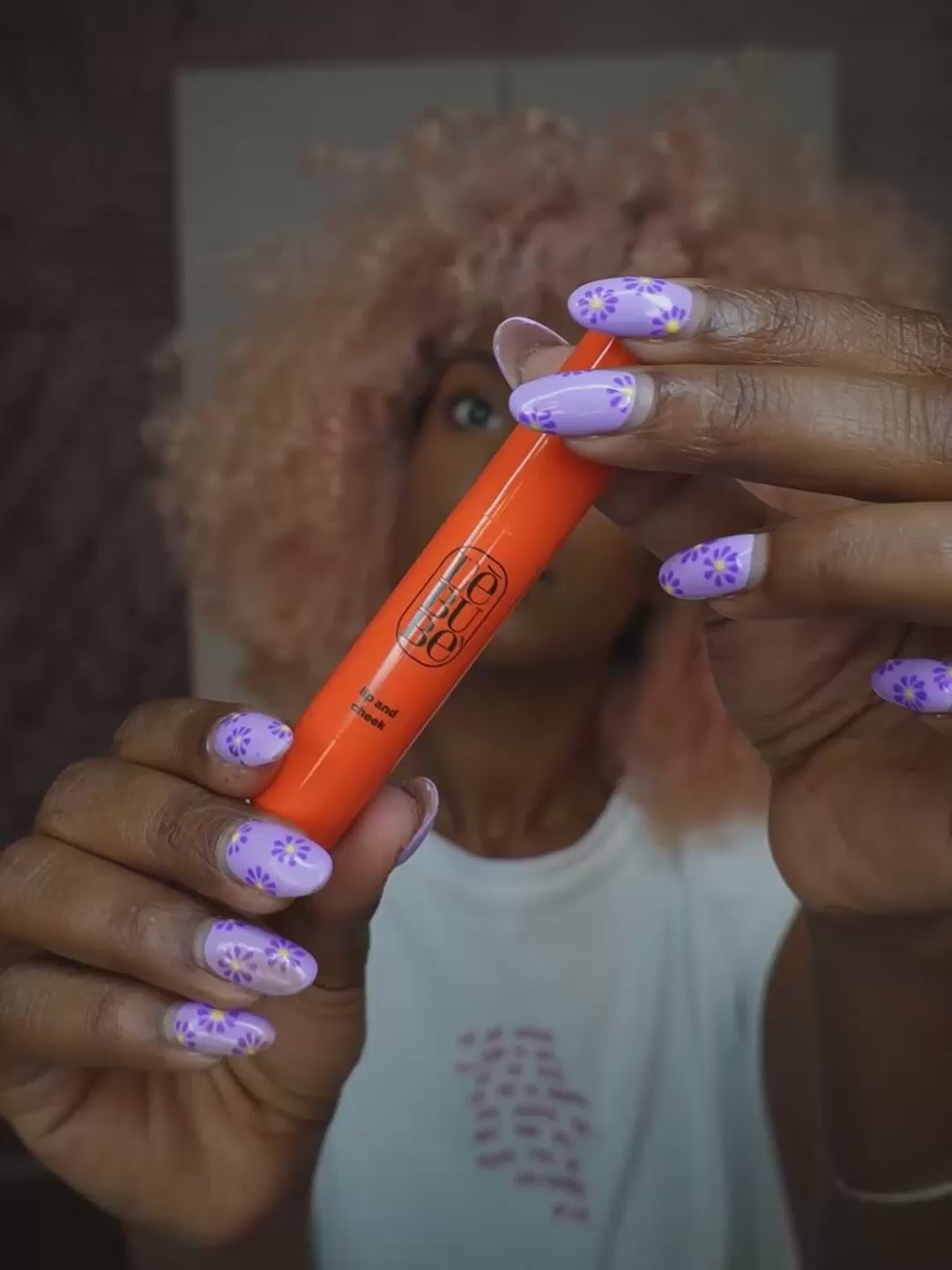 Load video: Woman applying Lip and Cheek in Rubia Rose, a lipstick + blush crayon from Lebubè vegan makeup with skincare benefits