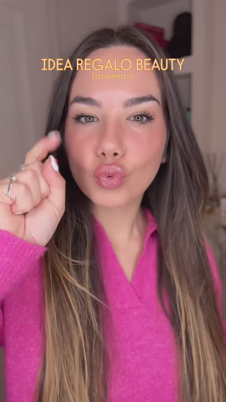 Load video: Makeup artist Martina explaining the Lebubè Ready to Go full face makeup set with four hybrid essentials for a full face look