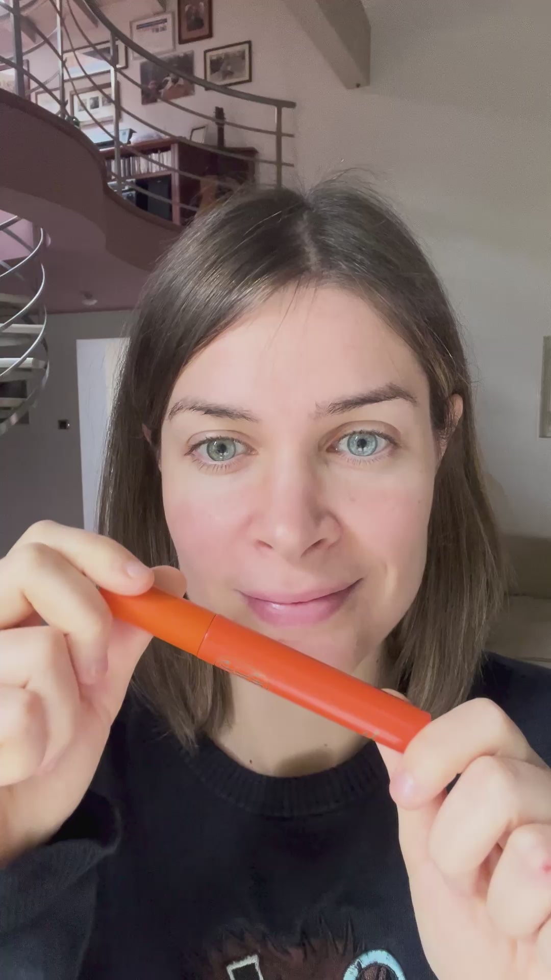 Carica video: Tea Mascara