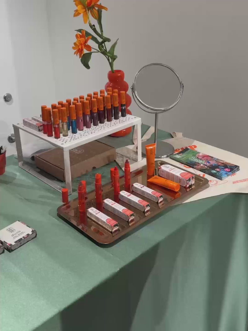 Video showing how a makeup class with Lebubè skincare-infused makeup products looks like